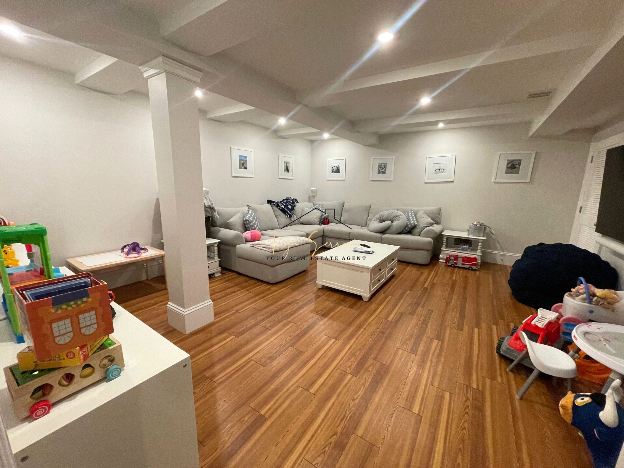 Building Photo - 2044 Beacon St