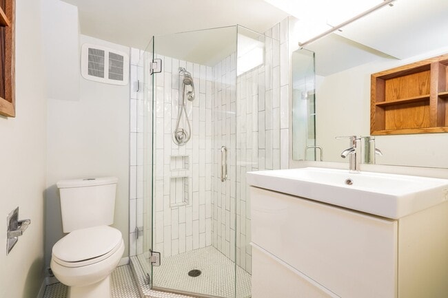 Building Photo - Modern Oasis in Seattle: 2-Bed, 2-Bath with Luxurious Amenities!