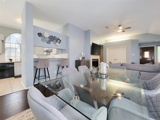 Building Photo - 7122 River Garden Dr