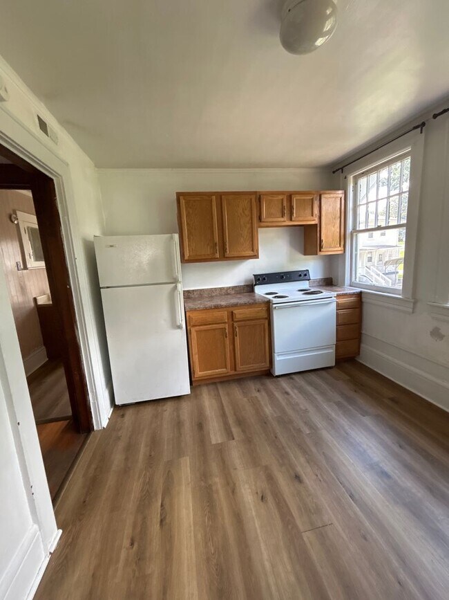 Building Photo - 2923 Melrose Ave NW