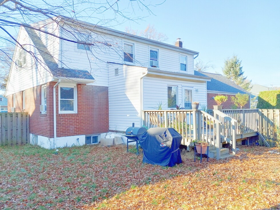 Building Photo - 39 N Vivyen St