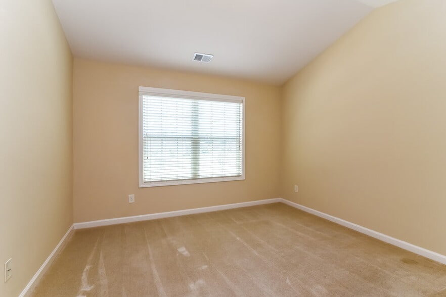 Building Photo - 192 Moorland Way NE