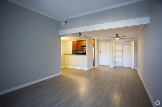 1BR, 1BA-667 SF - City View Apartments at Warner Center