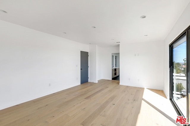 Building Photo - 1210 Larrabee St