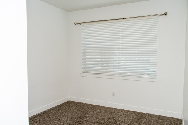 Building Photo - 459 W 15 S