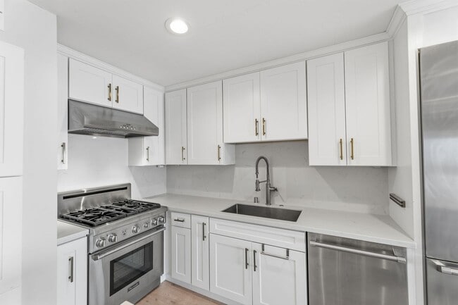Building Photo - 32 Perego Terrace