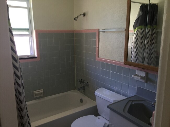 Building Photo - 3310 New England St