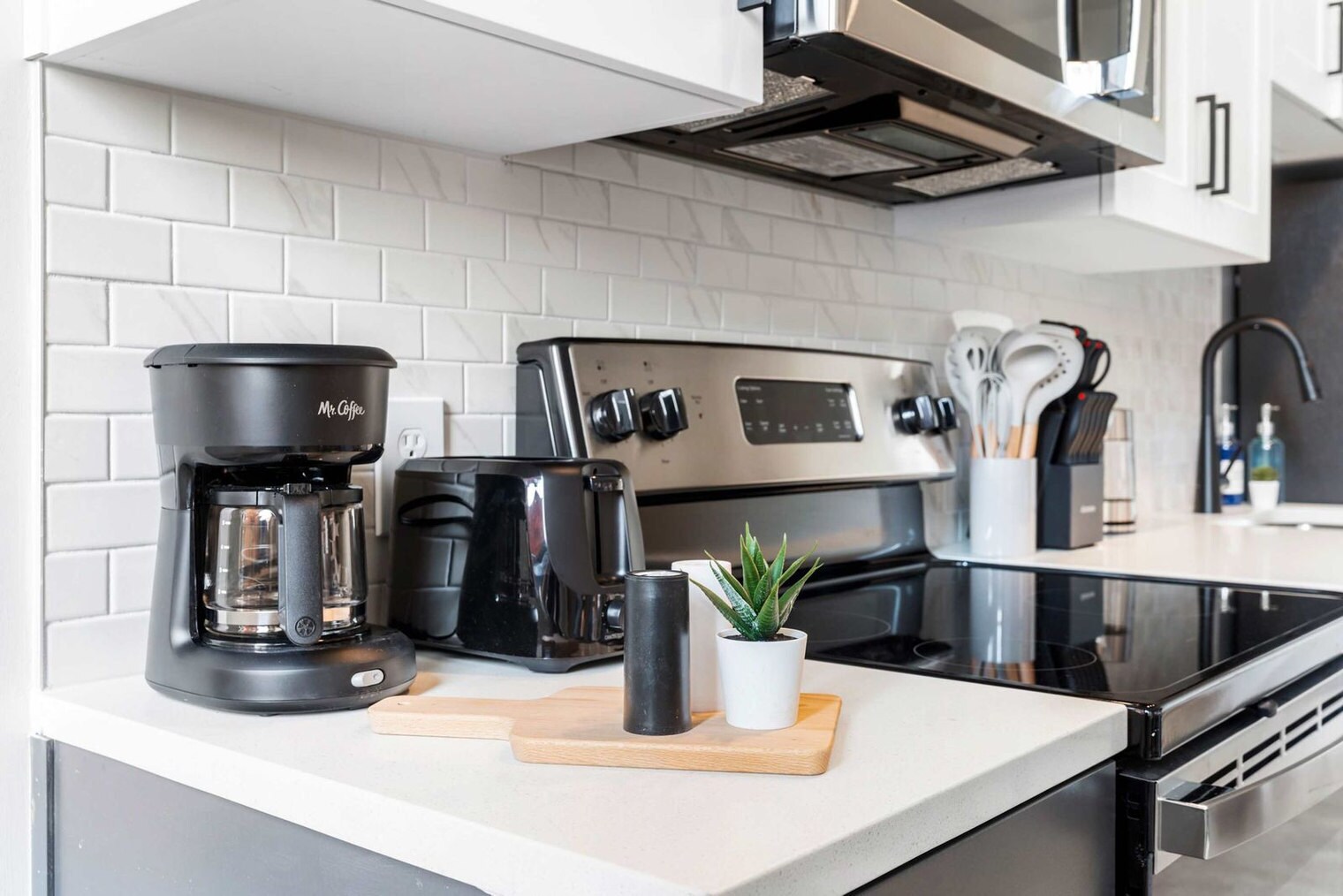 Building Photo - 205 W 4th St