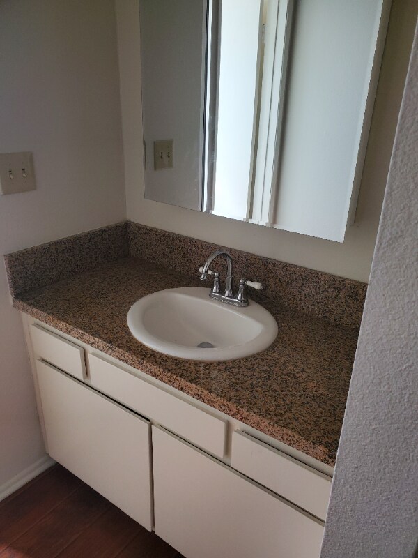 Building Photo - 5227 Hermitage Ave