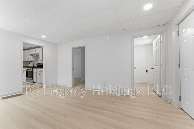 Building Photo - 16 Flint St