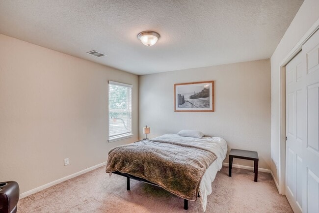 Building Photo - 4 BR/3.5BA | Newly Renovated Single Family Home | Fenced backyard | Study & Game Room | In Grand ...