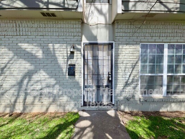 Building Photo - 5808 Wellington Dr