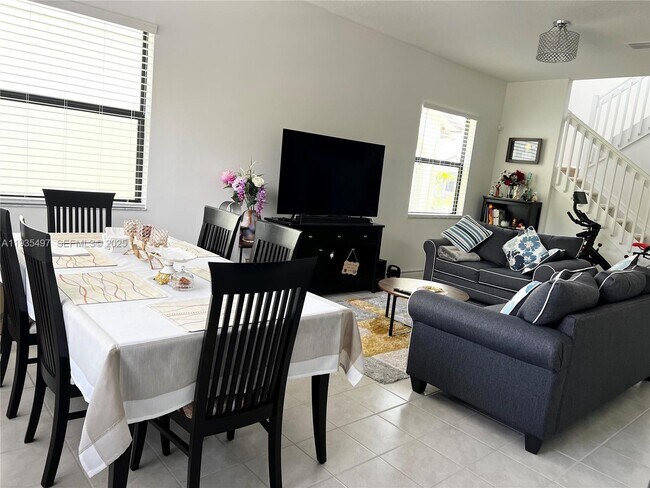 Building Photo - 8951 Madrid Cir