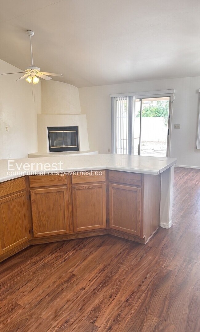Building Photo - 4 Bed/2 Bath Home with Private Pool & 3-Car Garage / Vouchers Accepted / Available Now!