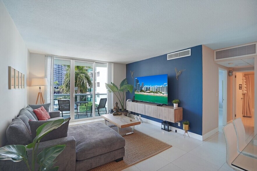 Building Photo - 3901 S Ocean Dr