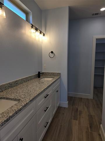 Building Photo - 2505 Oakwood Terrace