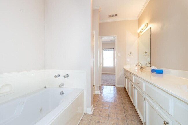 Building Photo - 4140 Jefferson Woods