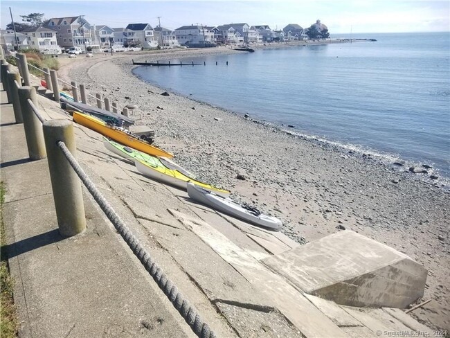 Building Photo - 185 Melba St