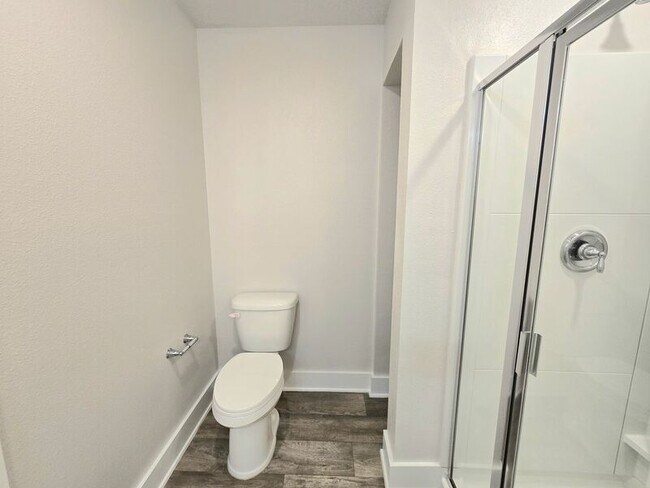 Building Photo - 1526 Farragut Way