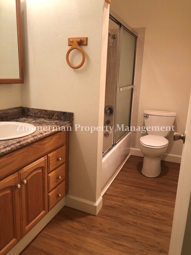Building Photo - Wonderful condo located in the Driftwood V...