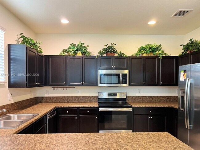 Building Photo - 422 SE 34th Terrace