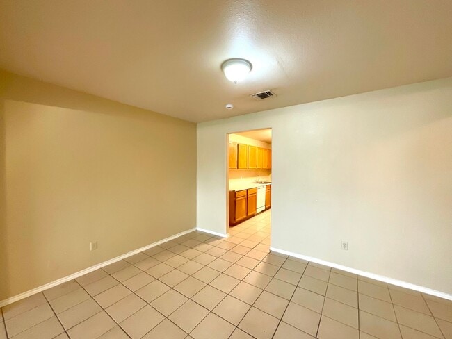 Building Photo - **APPLICATION RECEIVED** **MOVE IN SPECIAL** Charming 3-Bed, 2-Bath Home with Fenced Yard – Pet F...