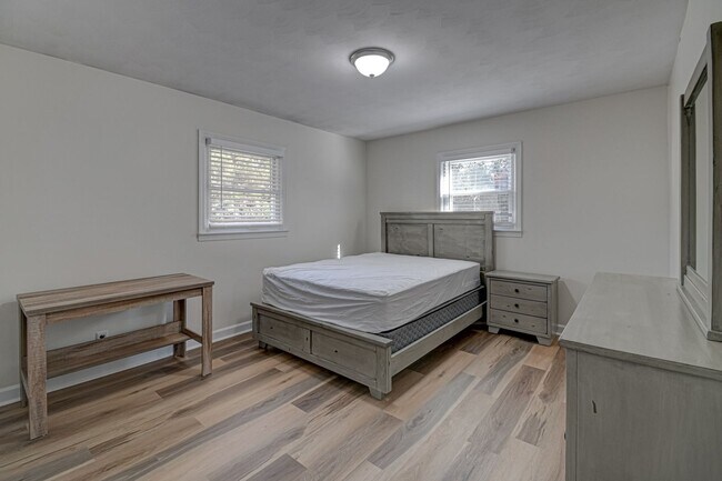 Building Photo - 1465 Brookwood Dr