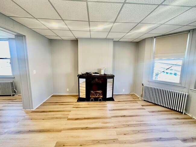 Building Photo - 595 67th St