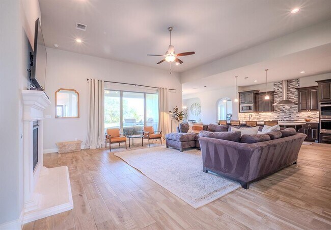 Building Photo - 227 Dally Ct