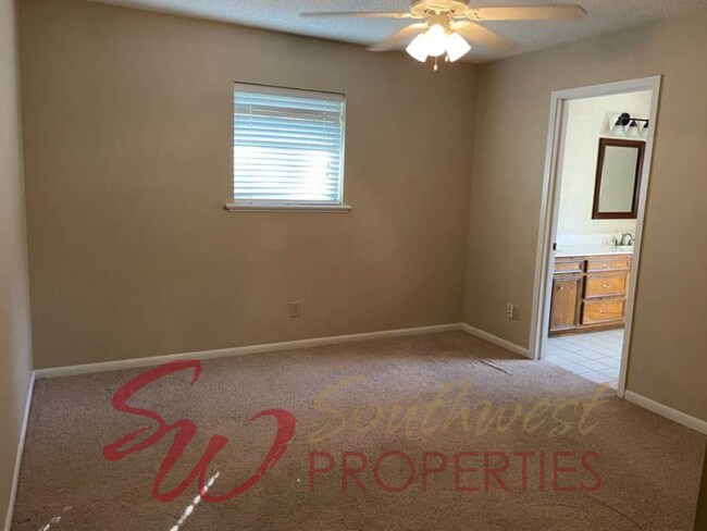 Building Photo - 3/2 Brick home in a quiet family neighborhood