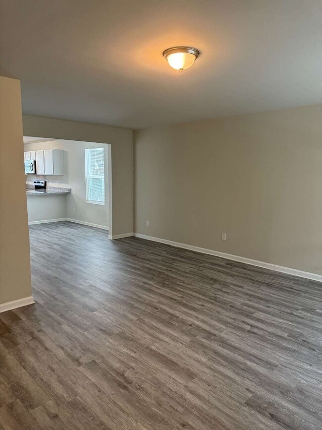 Building Photo - Charming 3-Bed Oasis with 2.5 Baths in Bea...