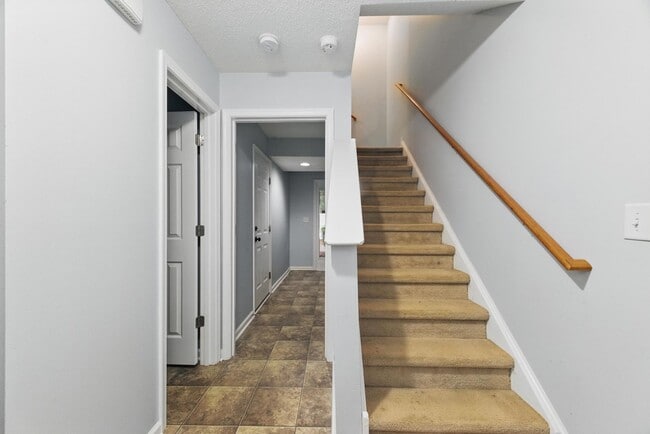 Building Photo - 985 Hollymeade Cir