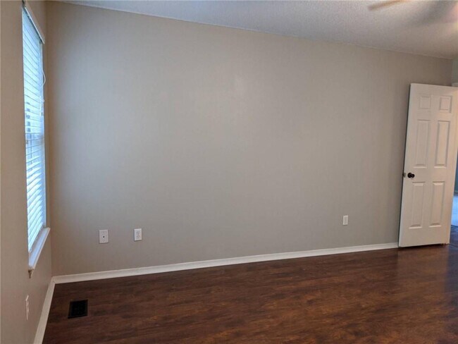 Building Photo - 13765 Apple Ln