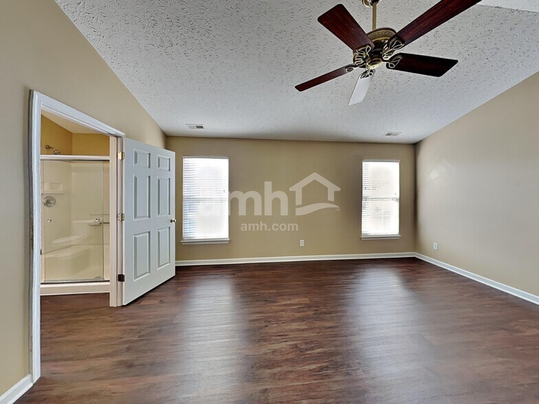 Building Photo - 285 Coyote Dr