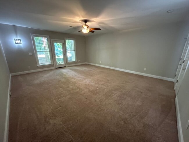 Building Photo - 3 Bedroom | 3.5 Bathroom Raleigh Townhome