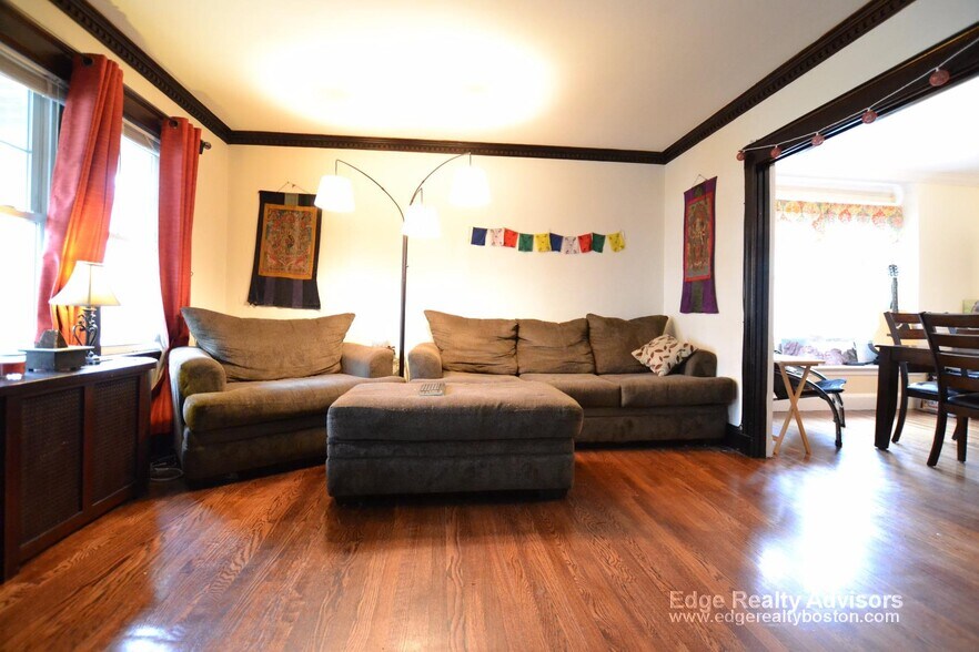 Building Photo - 70 Hobart St