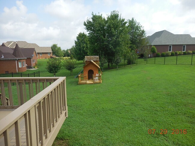 Building Photo - Lage 3 Bedroom  2 1/2 Bath Pet Friendly Home For Rent