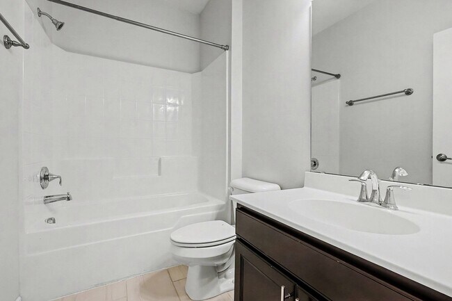 Building Photo - Spacious and Well Maintained Townhome in Austin Creek