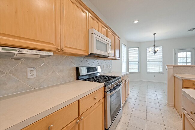 Building Photo - 8846 Gas Light Village Dr