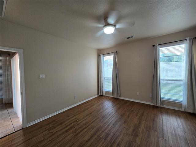 Building Photo - 624 Caravan Dr