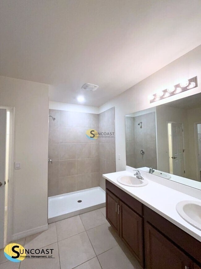 Building Photo - 523 SW 31st St