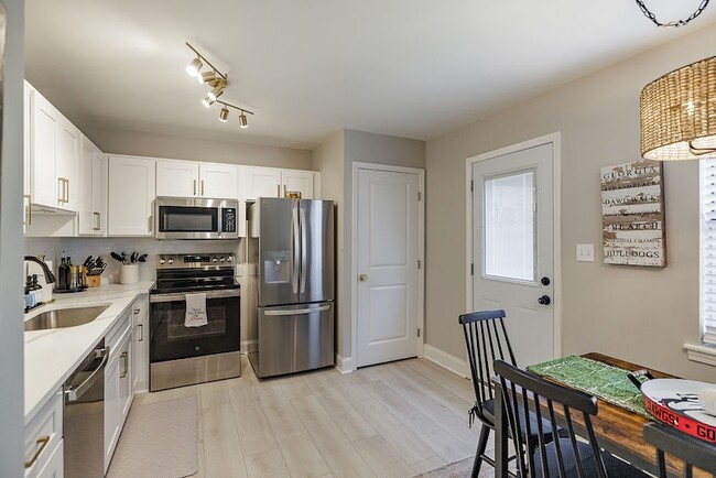 Building Photo - 2165 S Milledge Ave