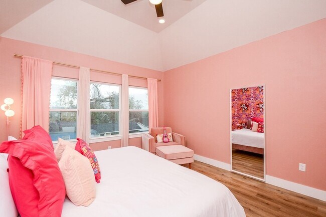 Building Photo - 1504 Evelyn St