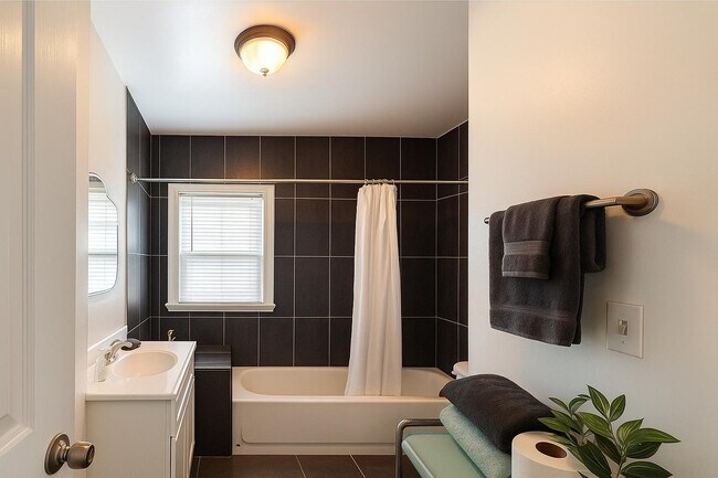 Building Photo - 607 E Euclid St