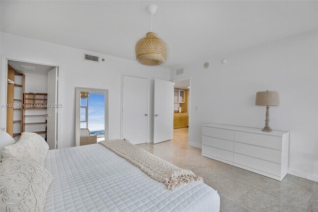 Building Photo - 1830 S Ocean Dr