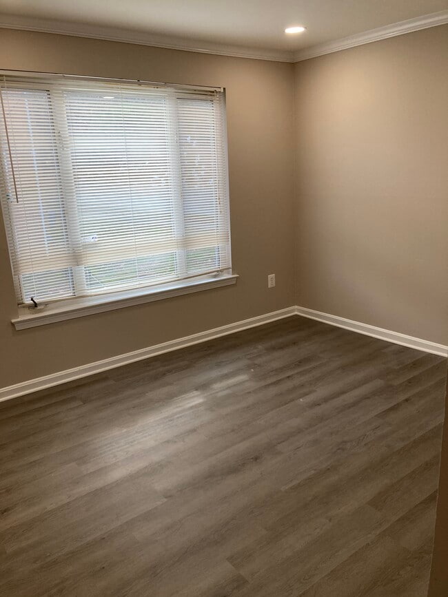 Building Photo - 1605 Addison Rd S