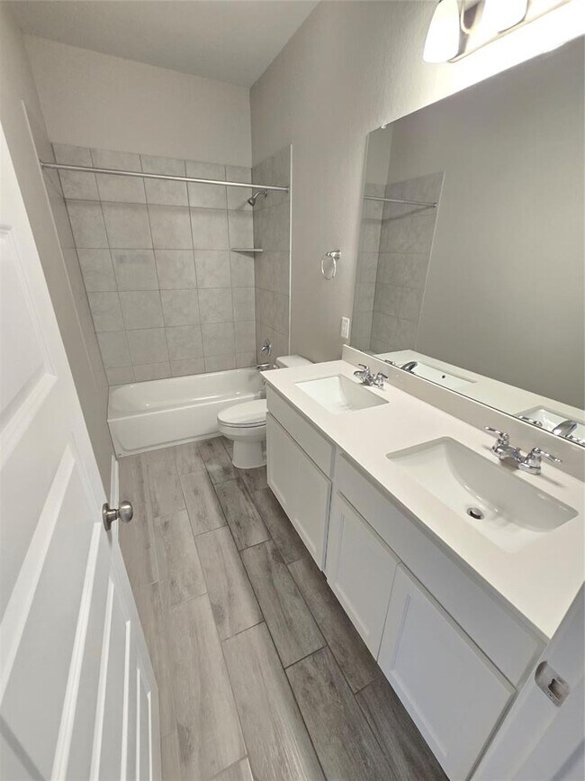 Building Photo - 2208 Limestone Lake Dr