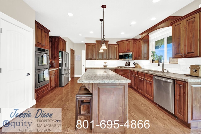 Building Photo - 567 E Greystone Dr