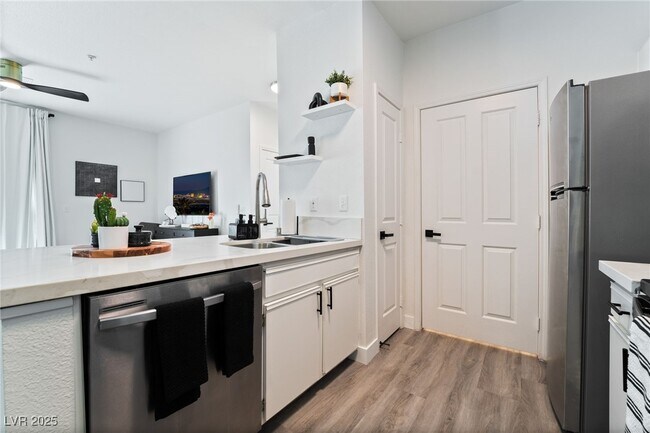 Building Photo - 2900 Sunridge Heights Pkwy