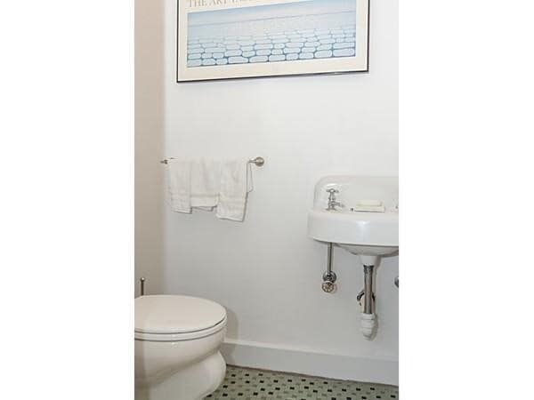 Building Photo - 381 VFW Parkway